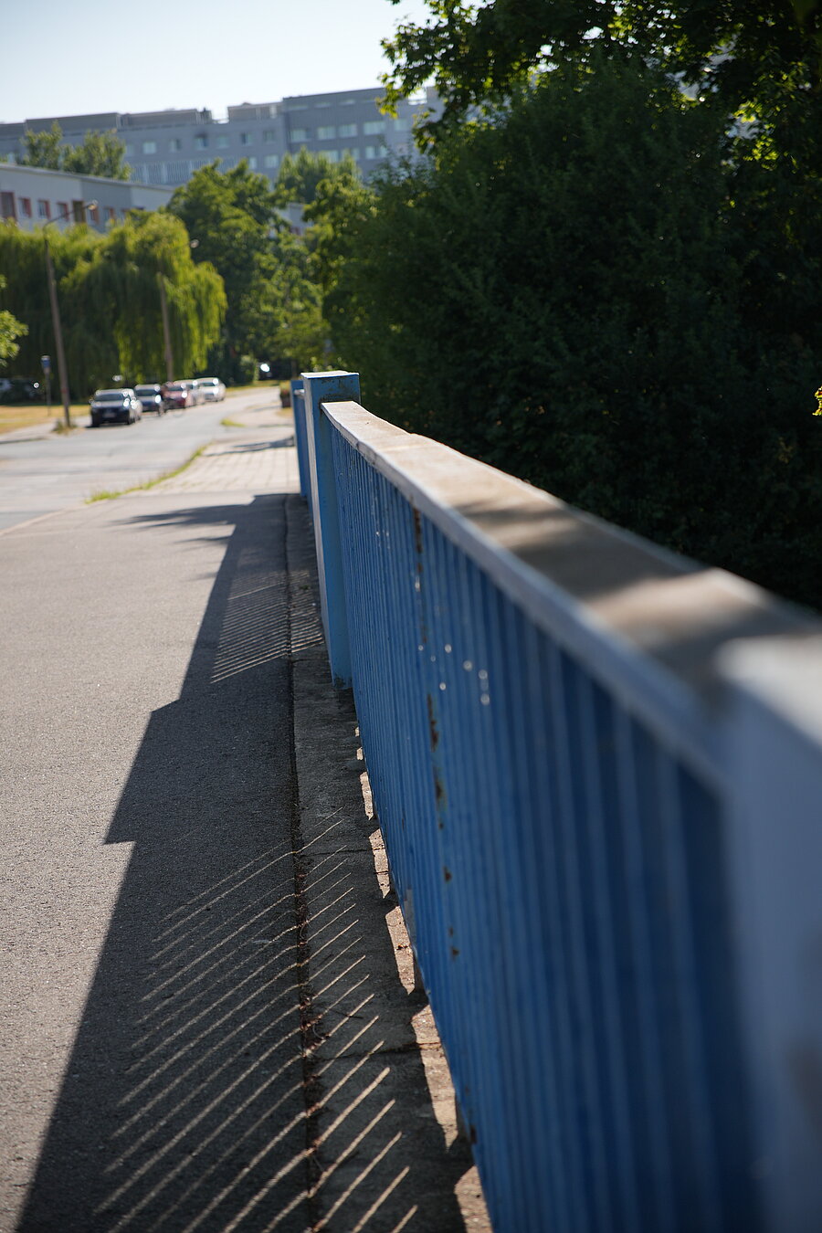 Zollrainbrücke, Neustadt, blaues Geländer, Beton