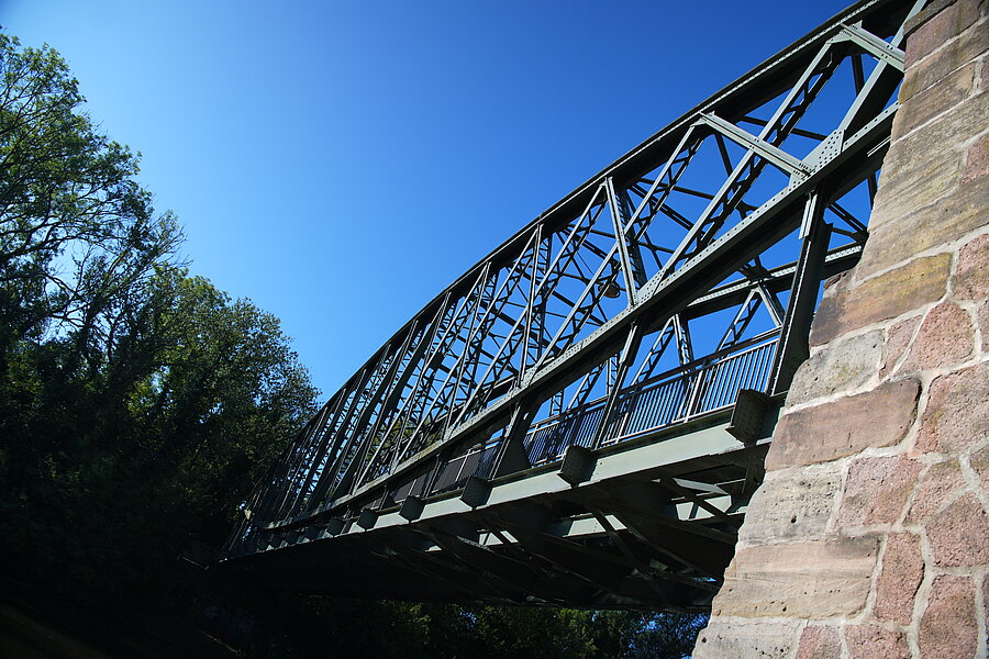 Hafenbahnbrücke, Spaziergang, Grün, Natur, Fluss, Metall, Reling
