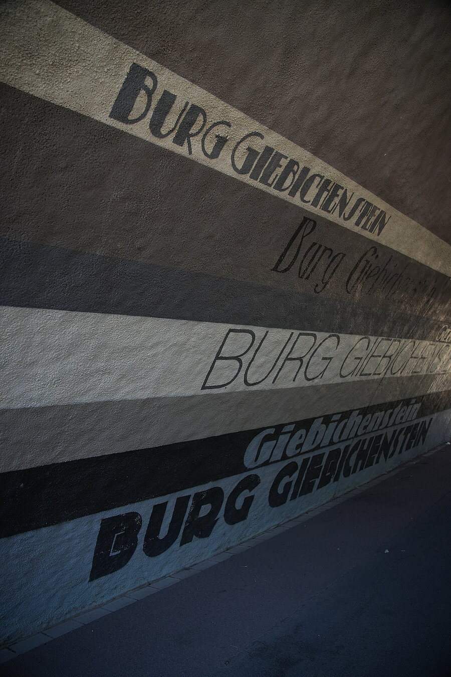Kröllwitzer Brücke, Brückenbogen, Kuh, Pferd, Giebichenstein, Bemalung der Mauer 