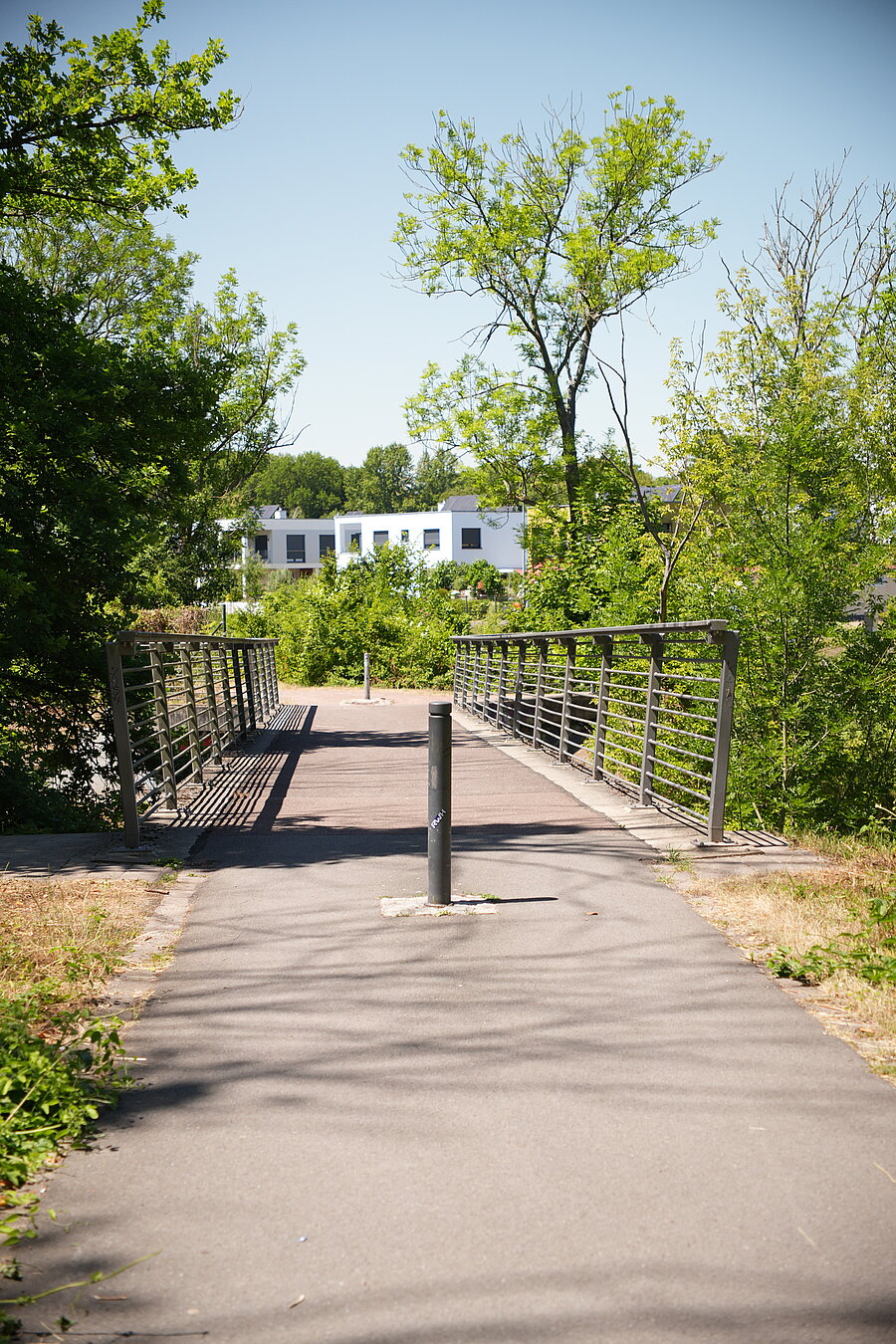 Brücke an der Hafenstraße, Verbidungm, Natur, Halle an der Saale, Fluss