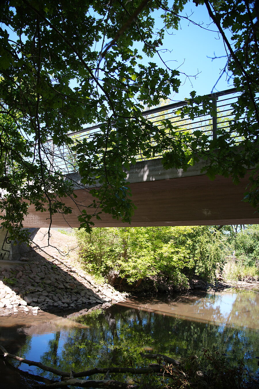 Brücke an der Hafenstraße, Verbidungm, Natur, Halle an der Saale, Fluss